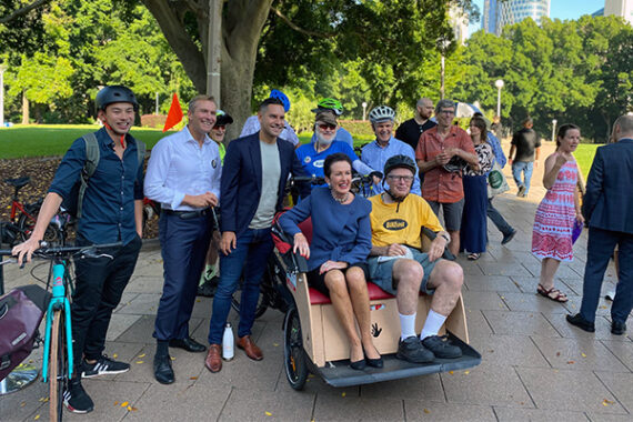Councillor HY William Chan, Minister Rob Stokes, Alex Greenwich MP, Mayor Clover Moore, Adrian Boss OAM and Warren Salomon (Bike East) celebrate the reopening of College Street Cycleway (Photo: Great for Biz)