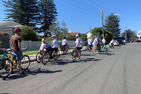 On March 5th, Better Streets supporters in the Illawarra gathered in a show of support for Better Streets in three key local electorates of Thirroul, Woonona and Towradgi.  (Photo: Better Streets NSW)